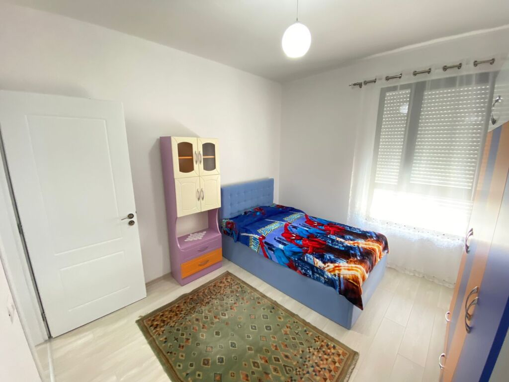 🏡 Jepet me Qera Apartament 3+1  📍 Kinostudio afer karburant kastratit 💰Cmimi 60.000 Lekë/Muaj 🚗 me parkim