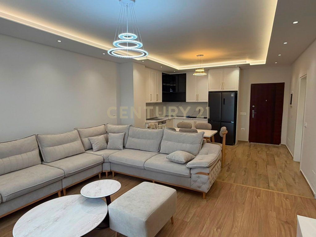 AFFITTASI APPARTAMENTO 3+1 – VIA KAVAJËS, EX PARCO