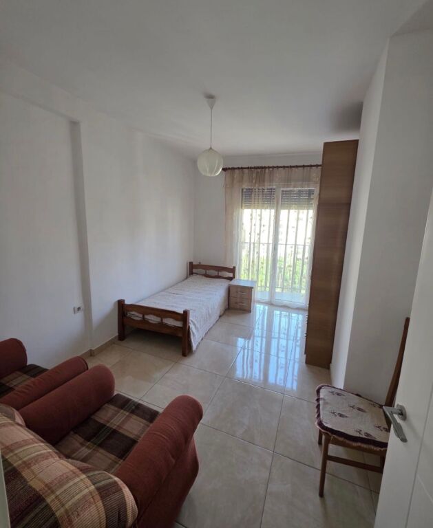 Jepet me qera apartament 2+1 në Astir!