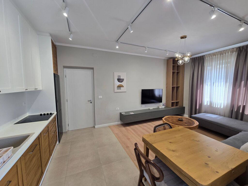 Apartament 2+1 i Investuar dhe i Mobiluar Në Shitje Pranë Optika Roma