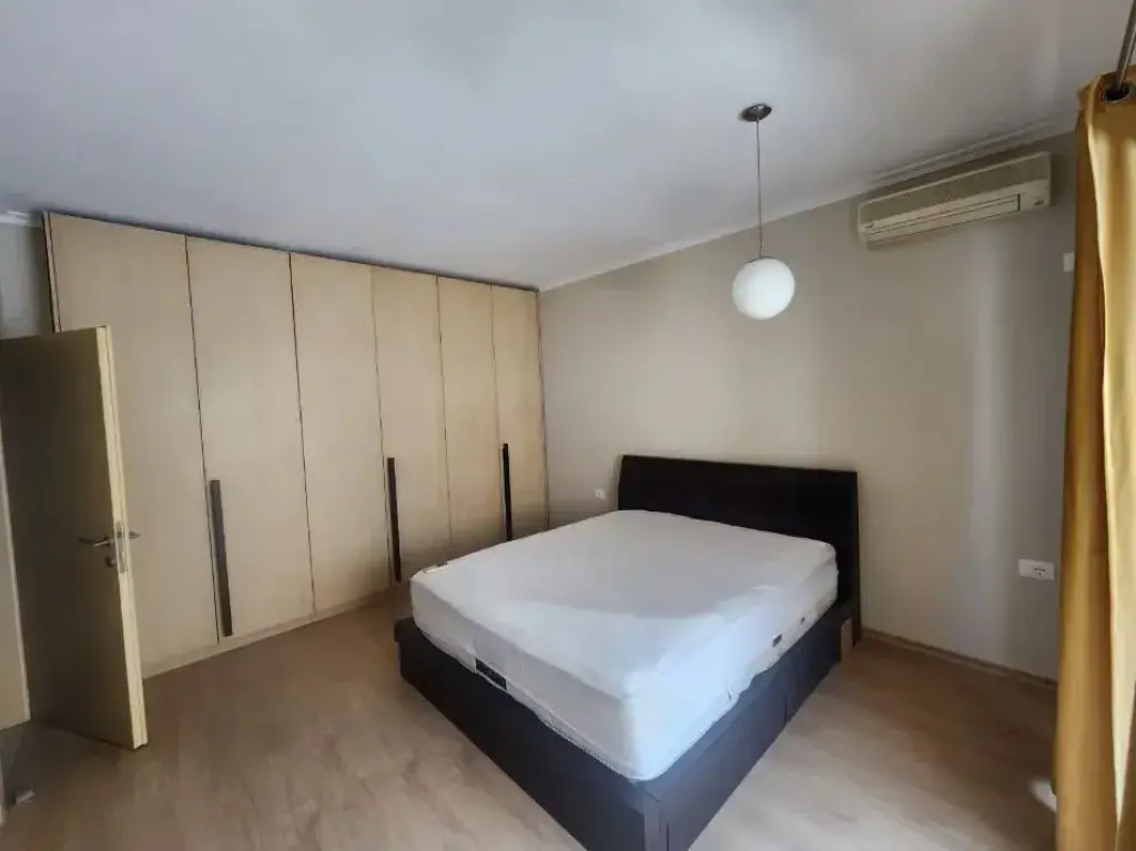 Jepet me qira apartament 2+1 – Komuna e Parisit