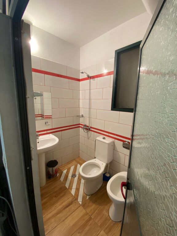 Jepet me qera garsoniere 1+1, Yzberisht Tirane