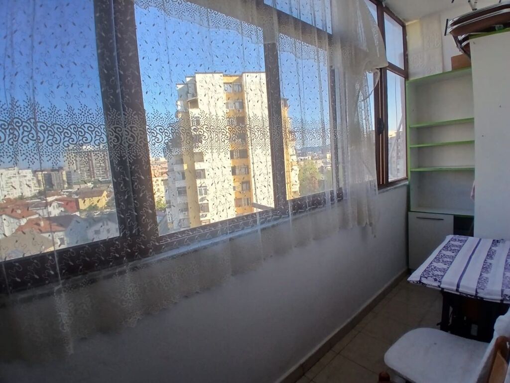 Appartamento 2+1+1 con Balcone in Affitto