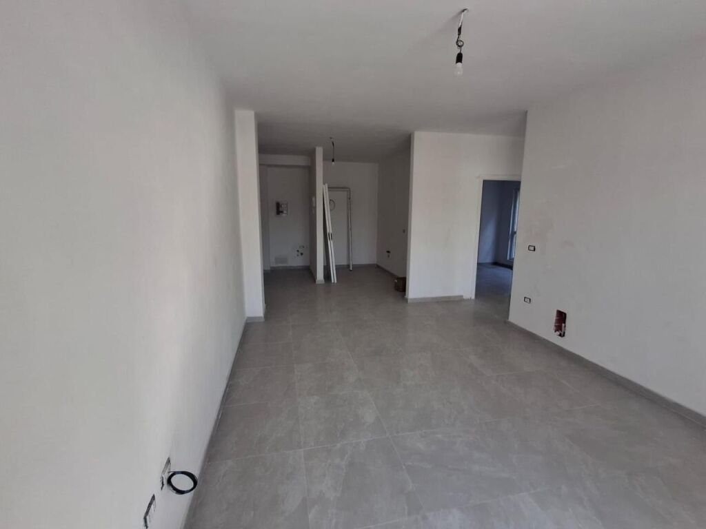Ufficio In Affitto 2+1 In Via Dritan Hoxha (ID BZ2938) Tirana