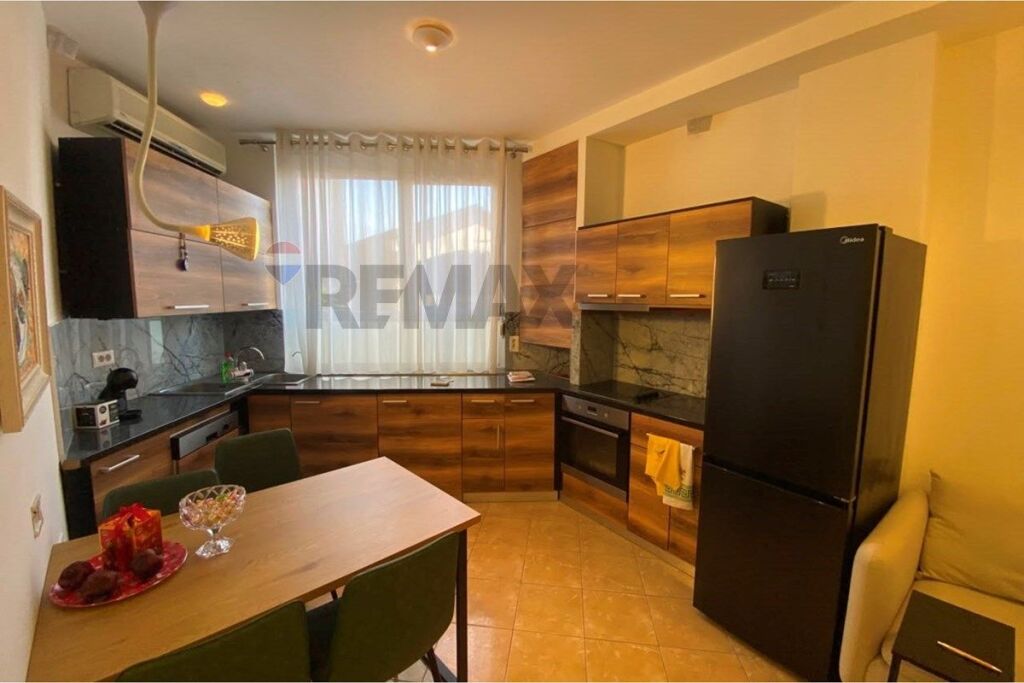 Jepet apartament 1+1 fillimi i zones se Xhamllikut