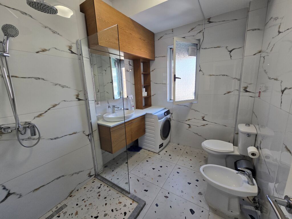Apartament 2+1 i Investuar dhe i Mobiluar Në Shitje Pranë Optika Roma