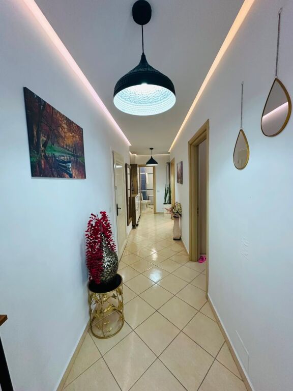 Appartamento 2+1+1 Balcone in vendita Yzberisht !