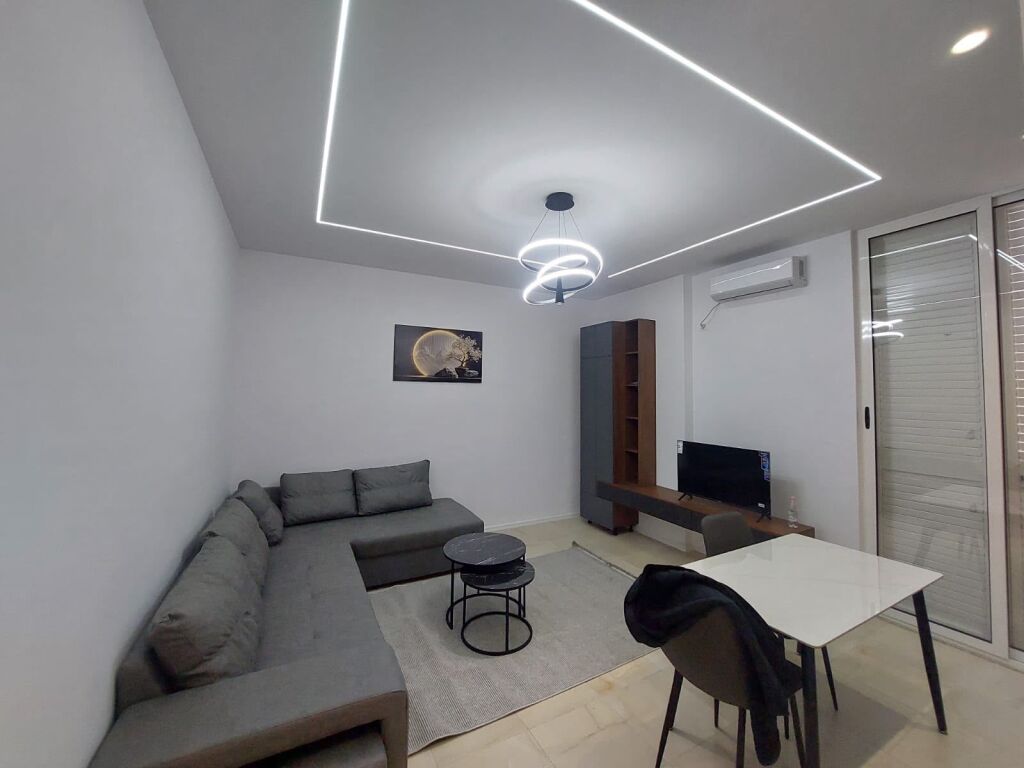 Sun Hill - 1+1 Modern Apartment for Rent Newly Invested Near Big Market At the Municipality Overpass The apartment is newly invested and furnished and offers comfort and tranquility It is located in a highly sought-after location and in a well-managed building PRICE IN LEKE