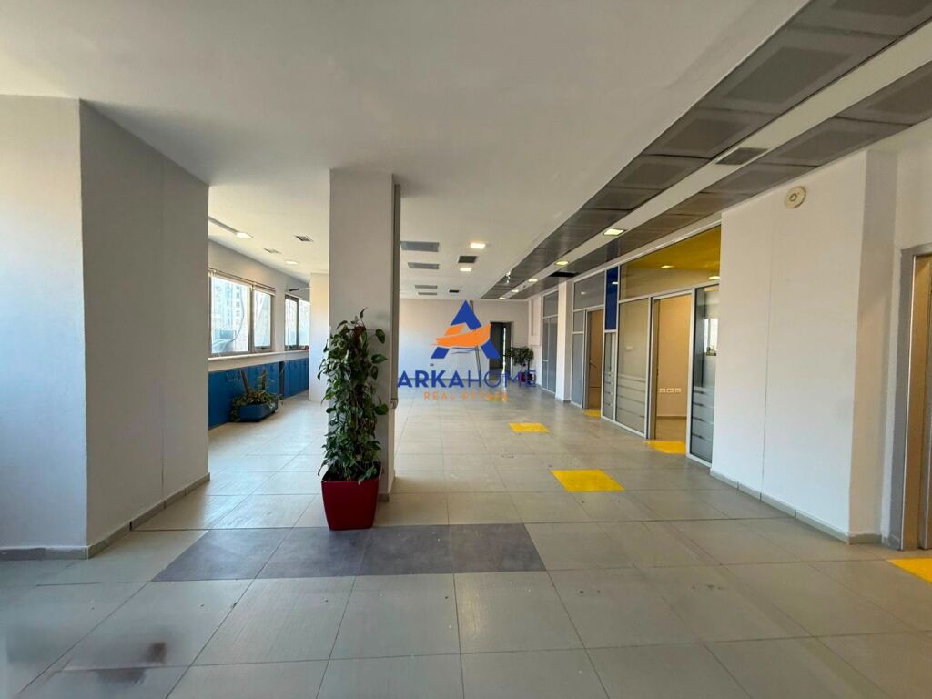 UFFICIO IN AFFITTO 916M2 "IN VIA KAVAJES" 16.000 EURO