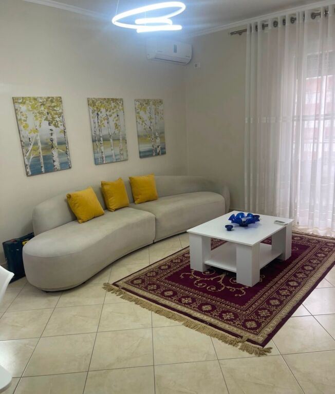 Jepet me qira apartament 1+1 te Ish-Stacioni i Trenit!