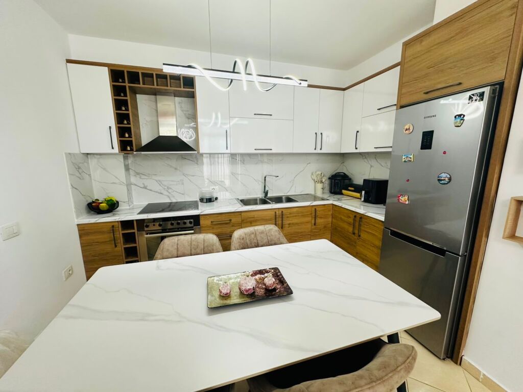 Appartamento 2+1+1 Balcone in vendita Yzberisht !