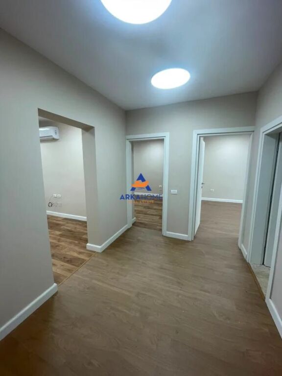 UFFICIO IN AFFITTO 110M2 "VIA MARGARITA TUTULANI" 120.000 LEKE