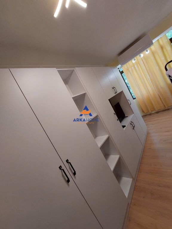 VENDESI APPARTAMENTO 2+1 "MYSLYM SHYRI" 2900000 LEKË( TRATTABILE)