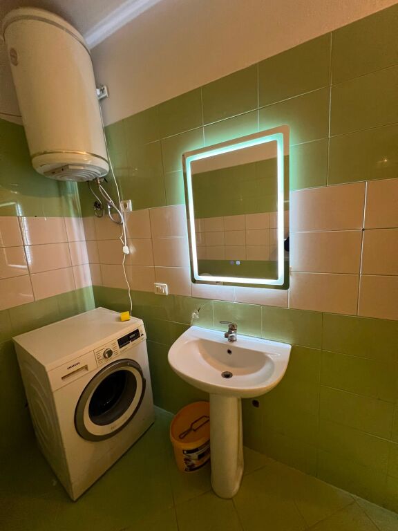 Qera | Apartament 2 + 1+2+Post Parkimi| Rruga Rrapo Hekali | 550 €/muaj