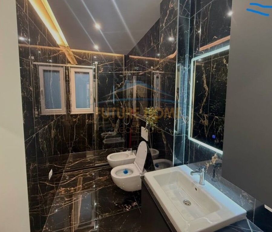 Shitet, Apartament 2+1+2, Rezidenca Erli, Tiranë 255,000 €
