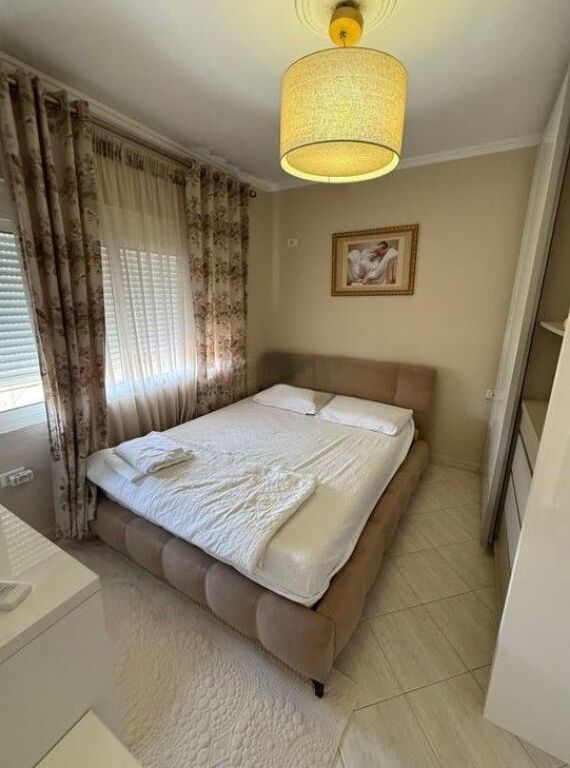 JEPET ME QIRA APARTAMENT 1+1 PRANE PALLATIT ME SHIGJETA 550 € /Muaj