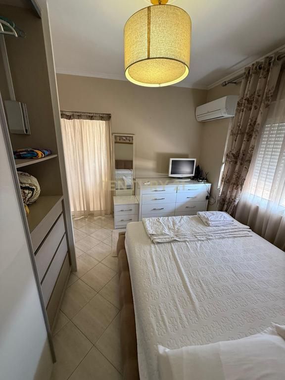 JEPET ME QIRA APARTAMENT 1+1 PRANE PALLATIT ME SHIGJETA 550 € /Muaj