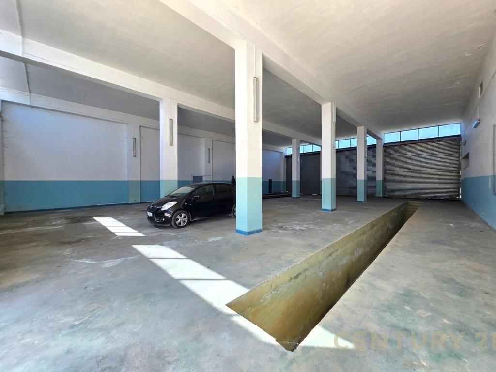 FOR RENT SERVICE/ MULTIFUNCTIONAL BUILDING WITH 10,000 M² LAND IN VORE