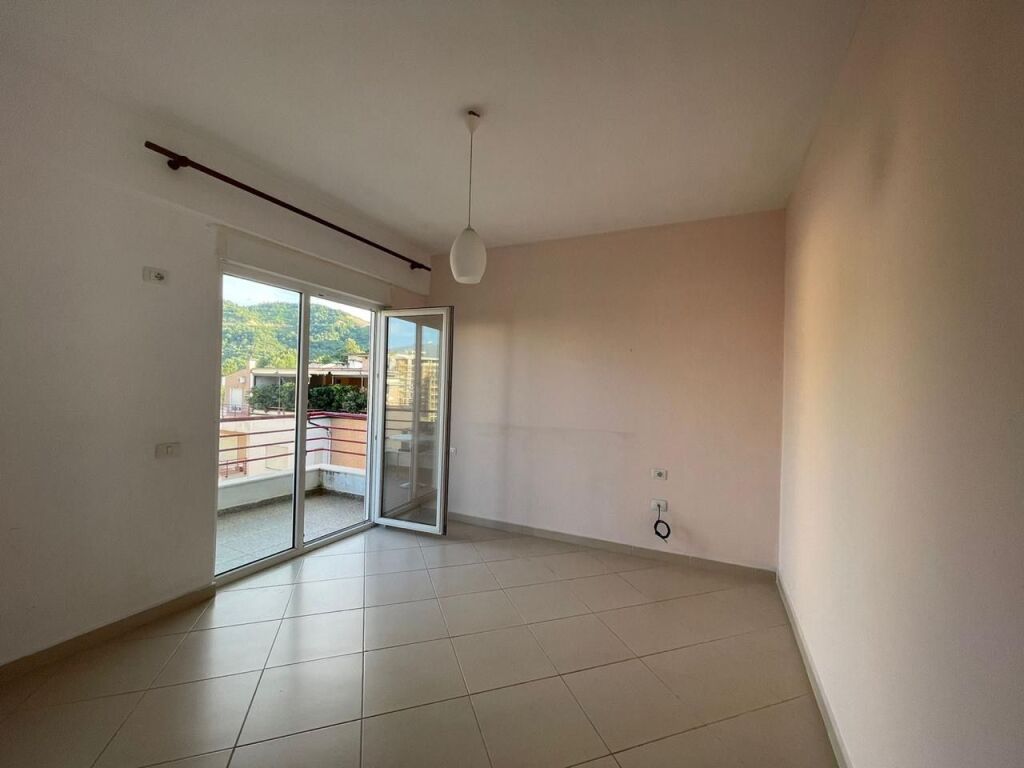 For rent 1+1 empty At Dry Lake 400 thousand lek