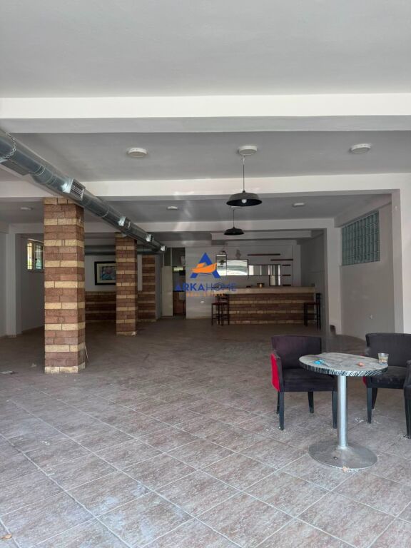 JEPET ME QERA AMBIENT BIZNESI 185 M2 "TE BULEVARDI I RI" 1300 EURO