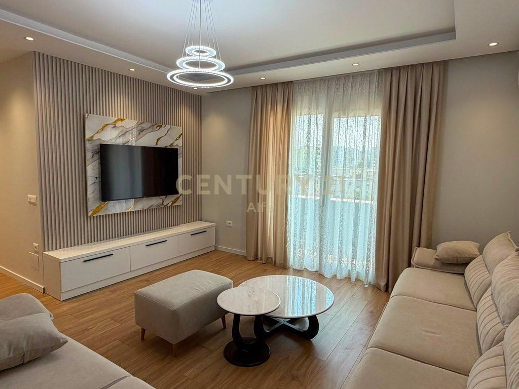 AFFITTASI APPARTAMENTO 3+1 – VIA KAVAJËS, EX PARCO