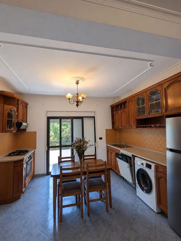Jepet Me Qera Apartament 2+1+1 Ballkon