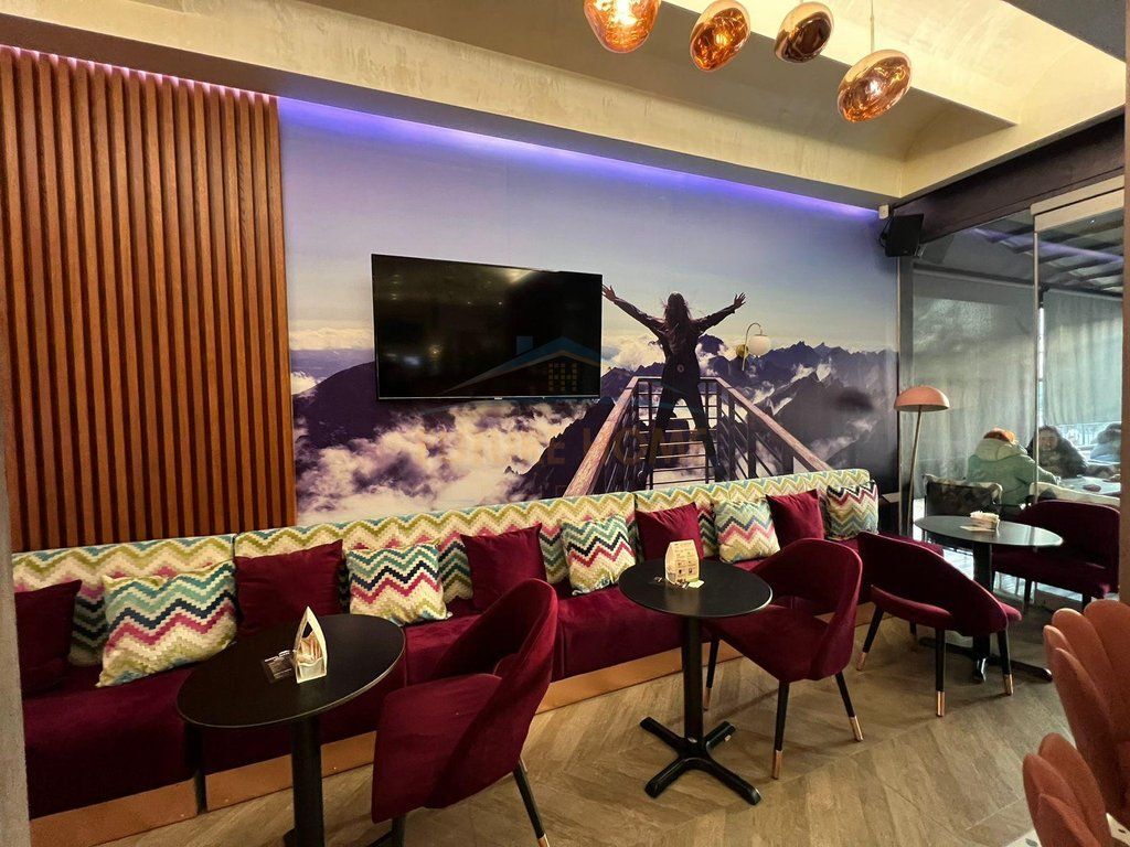 Qira, Bar Lounge, Gjimnazi "Ismail Qemali", Tiranë