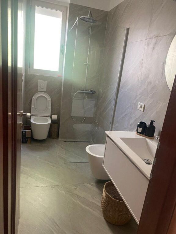 JEPET ME QERA APARTAMENT 1+1 TE KOMUNA E PARISIT!!