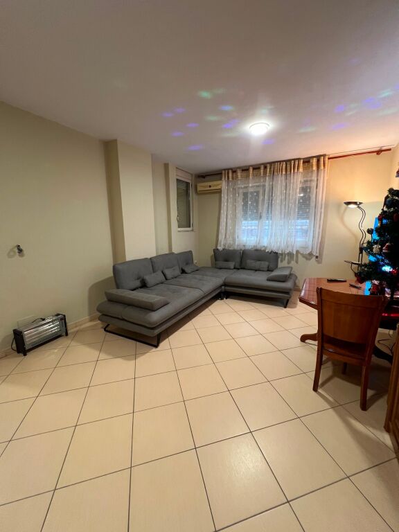Qera | Apartament 2 + 1+2+Post Parkimi| Rruga Rrapo Hekali | 550 €/muaj