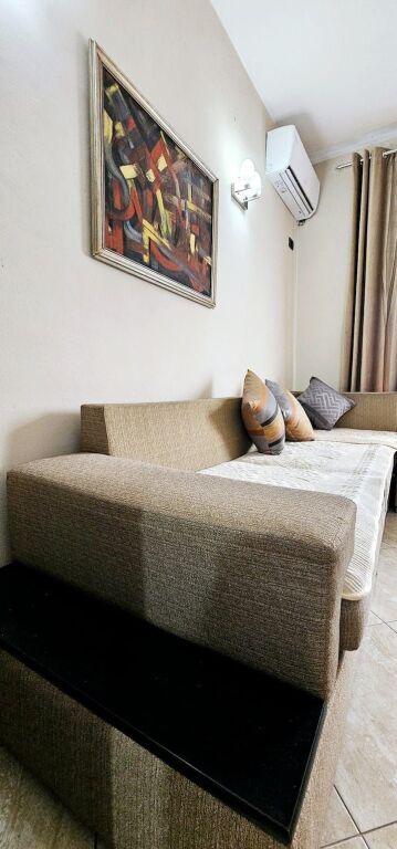 Rruga  e Kavajes Jepet 1+1 me qera Apartament  