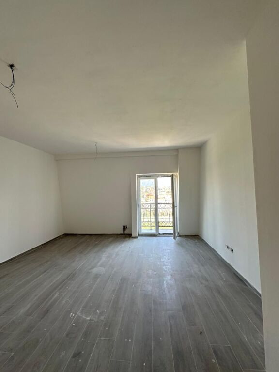🏡 SHITET GARSONIERE – PORTA TIRANA E RE, SAUK