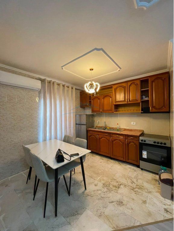 Affitto, Appartamento 2+1, Via Dritan Hoxha, Tirana .    60.000 Lek