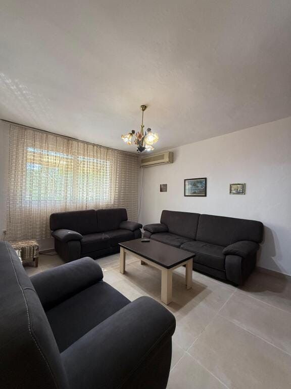 Apartament 2+1, 21 Dhjetori!