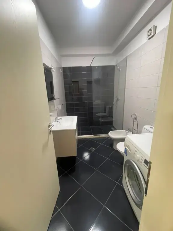 Jepet me qira apartament 1+1 – Stacioni i Trenit