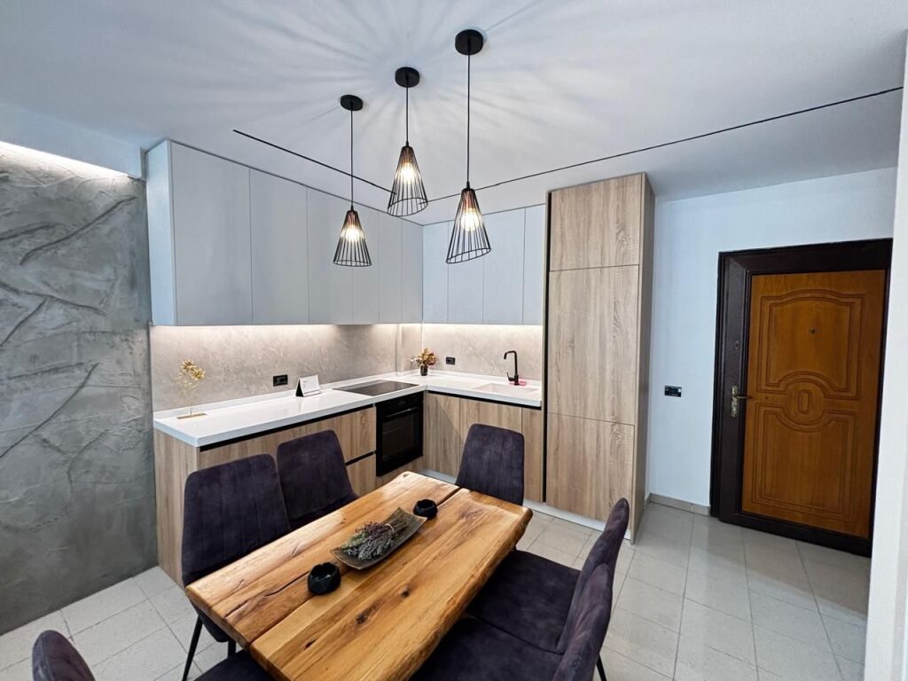 Jepet me qira apartament 2+1 ne Plazh,Durres!