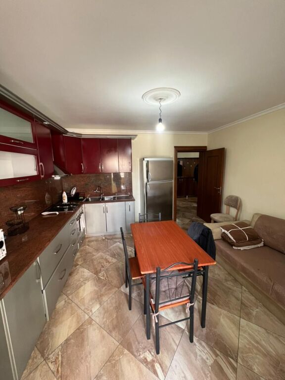 Jepet me qira apartamenti 2+1 ne qender te Durresit!