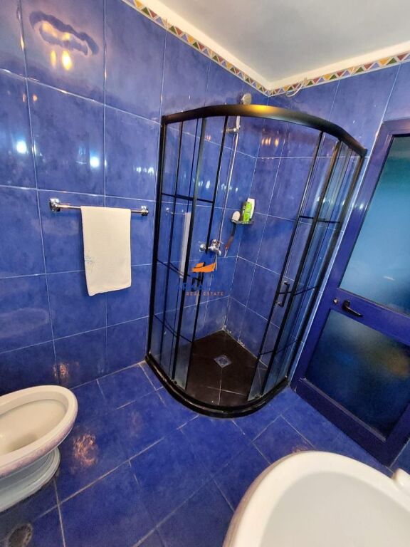 VENDESI APPARTAMENTO 2+1 "MYSLYM SHYRI" 2900000 LEKË( TRATTABILE)