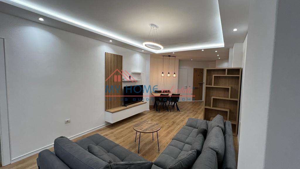 Apartament 1+1+ Post Parkimi me qira tek Xhamia e Tabakeve Tirane