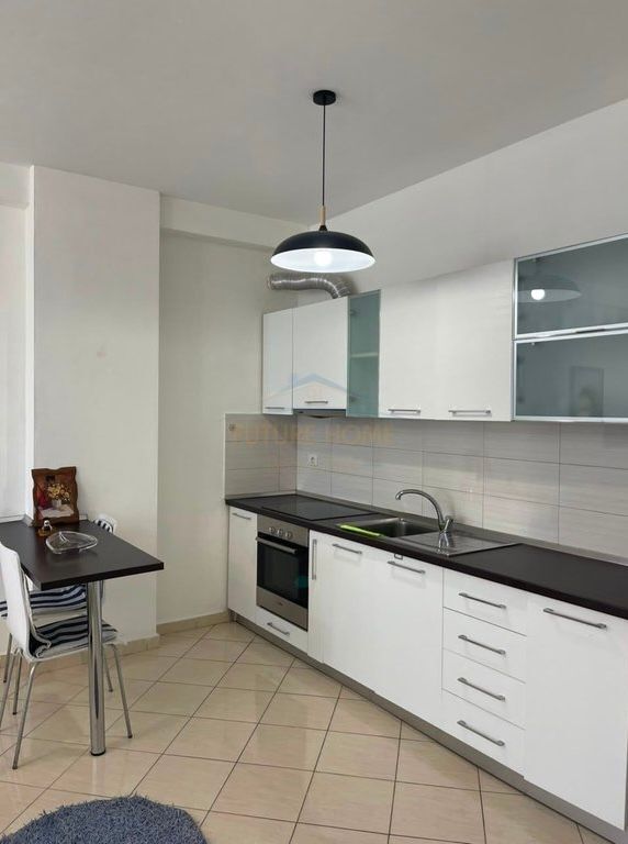 Qera,Apartament 1+1+Post Parkimi, Rruga Karl Gega, Stacioni i Trenit,Tiranë