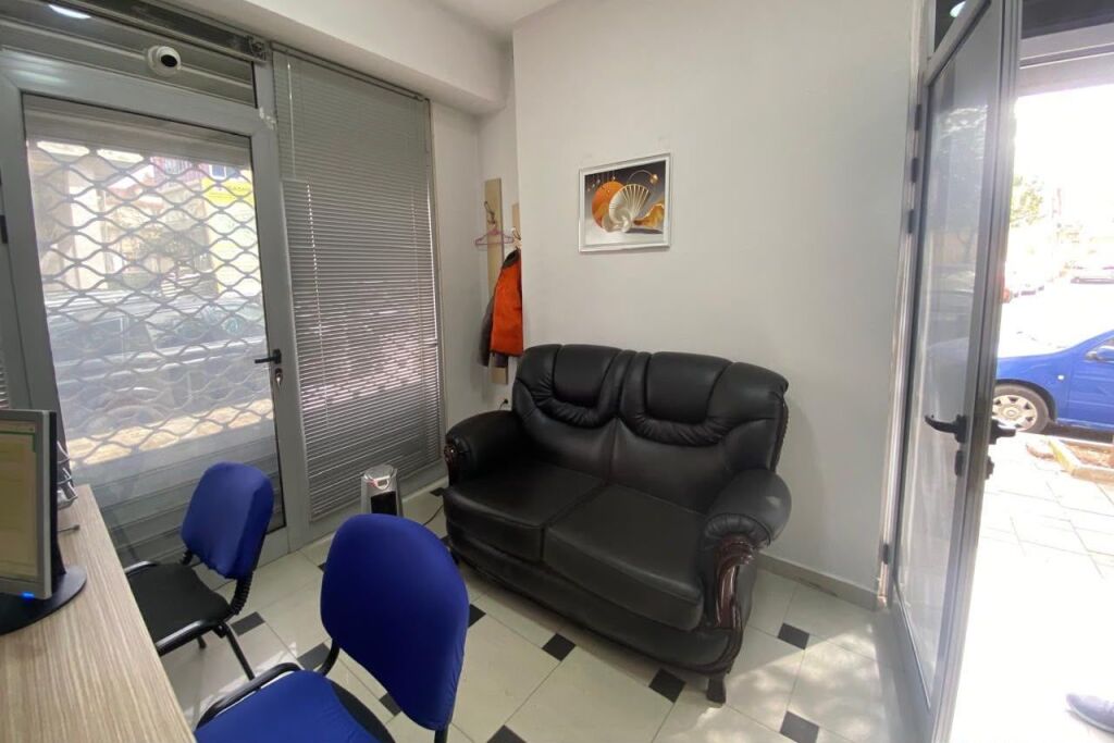 🏢✨ LOCALE COMMERCIALE IN AFFITTO – VICINO ALLA PROCURA ✨