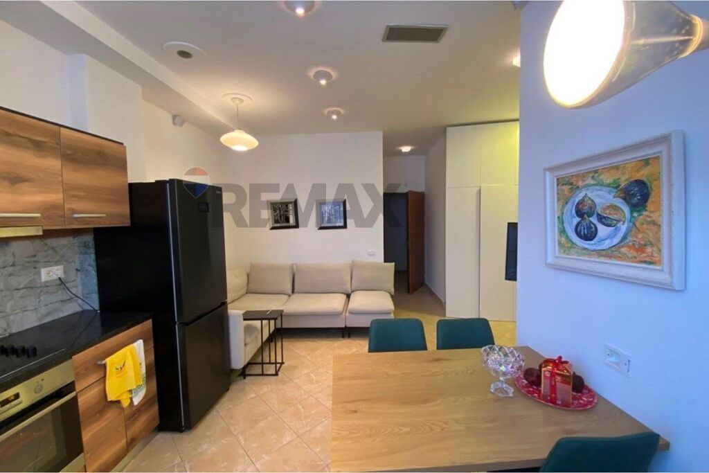 Jepet apartament 1+1 fillimi i zones se Xhamllikut