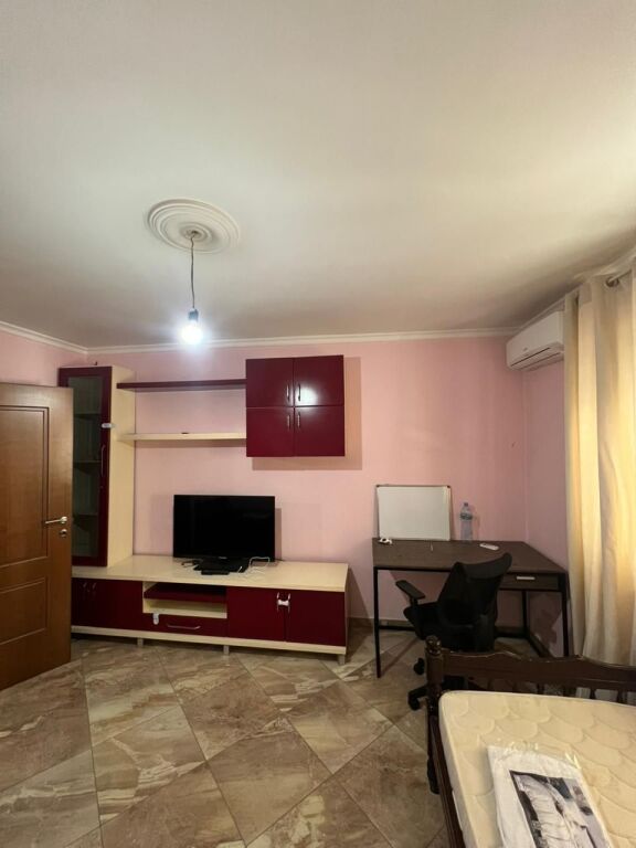 Jepet me qira apartamenti 2+1 ne qender te Durresit!