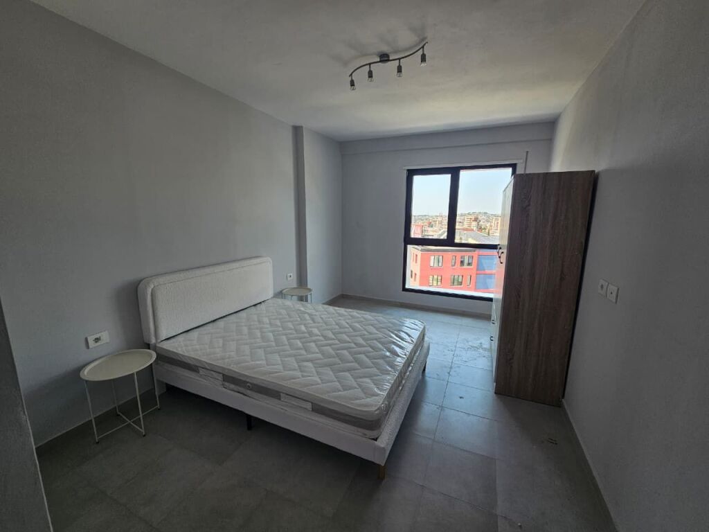 Apartament 2+1, Porcelan (perball UET)