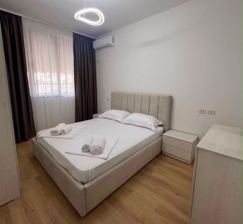 🏡 IN AFFITTO | APPARTAMENTO 1+1 – MYSLYM SHYRI ✨  📍 Posizione: Myslym Shyri 📐 Superficie: 85 m² 🏢 Piano: 6, con ascensore 🛋️ Organizzazione: Soggiorno separato dalla cucina  💰 Prezzo: 65.000 Lek/mese  📞 Per maggiori informazioni o per pianificare una visita, contattaci.  Arlind RealtyPartner | 