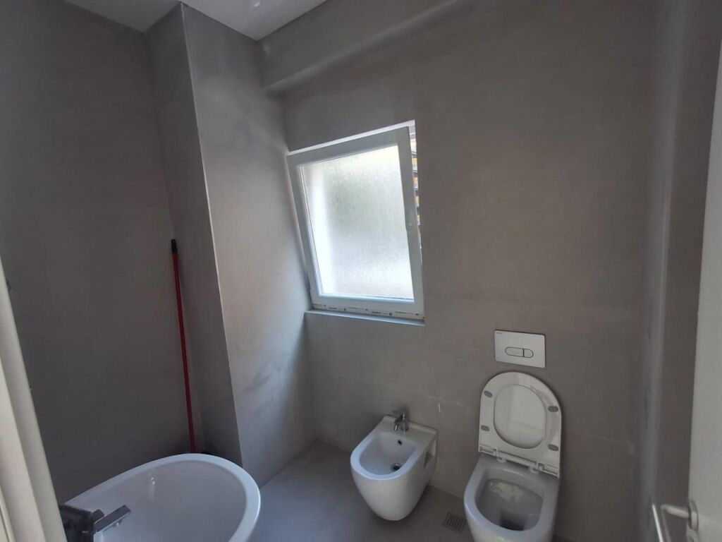 Ufficio In Affitto 2+1 In Via Dritan Hoxha (ID BZ2938) Tirana