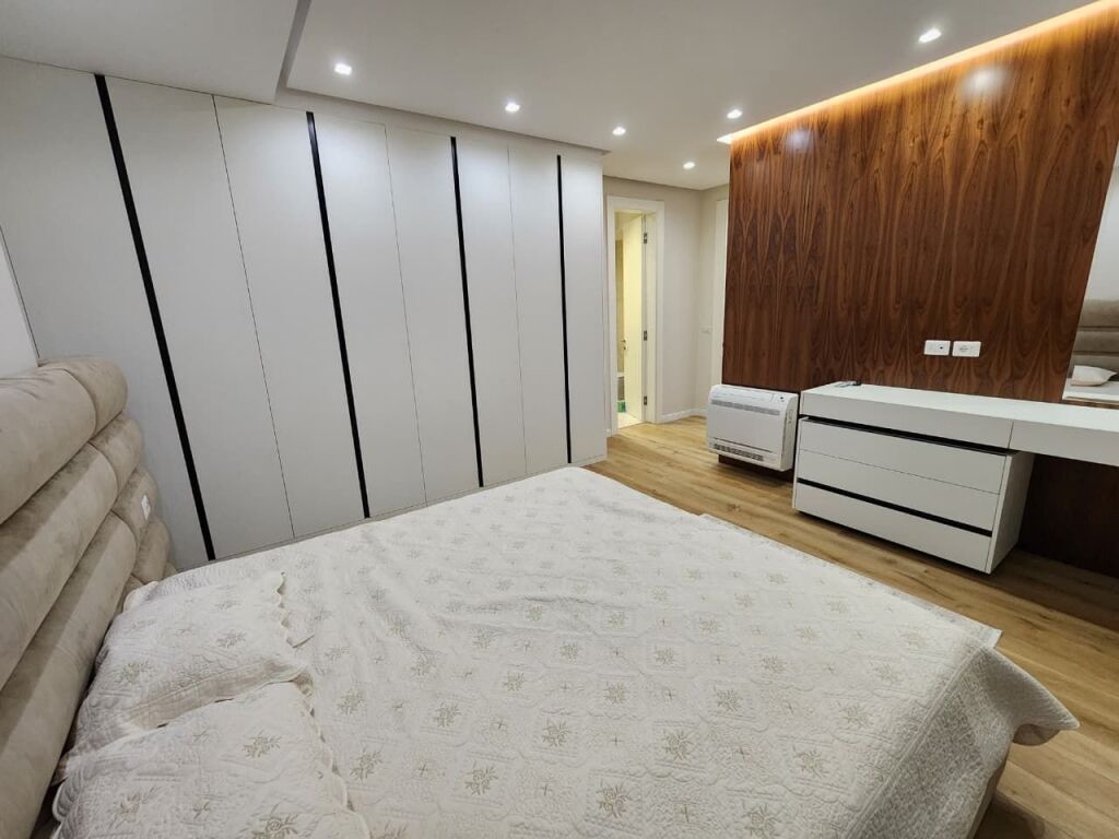 # In Affitto: Appartamento 2+1+2 Bagni &amp; 3 Balconi (+1 Posto Auto) 📍Liqeni Thatë / Radisson (135m2) 🔥🔥 Super Moderno | Prima Volta in Affitto ❤️ | €1.350/Mese