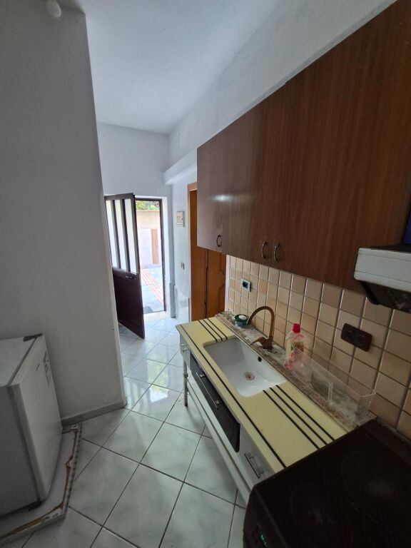 GARSIONERE 24000 LEKE.UNIVERSITETI EUROPIAN I TIRANES