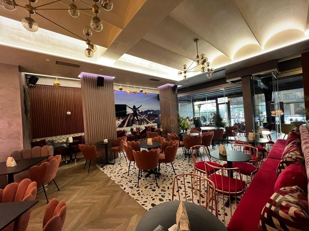 Qira, Bar Lounge, Gjimnazi "Ismail Qemali", Tiranë