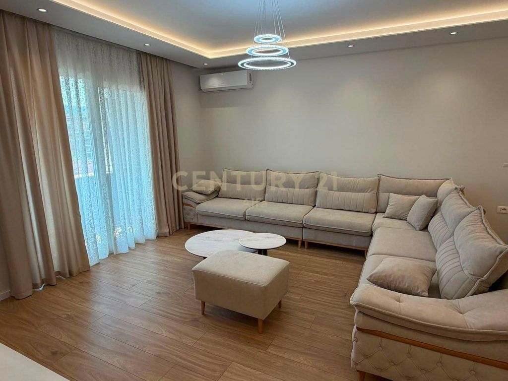 AFFITTASI APPARTAMENTO 3+1 – VIA KAVAJËS, EX PARCO