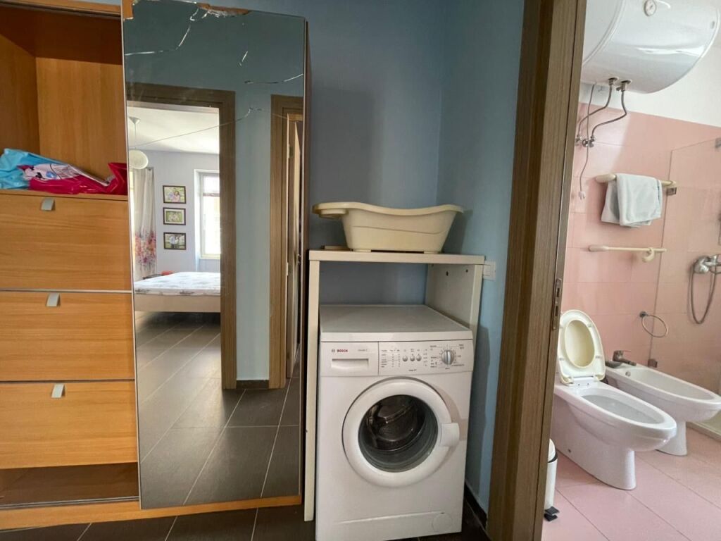 Shitet Apartament 2+1+3 ballkone me pamje deti